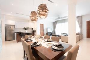 Penthouse Kamala Falls 260mq