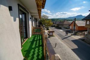 La Conacul Vesel Săpânța