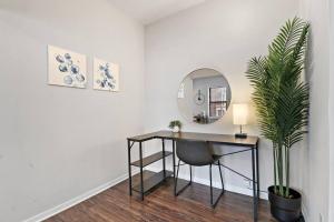 1BR Prime Hyde Park Apartment - Dorchester 201