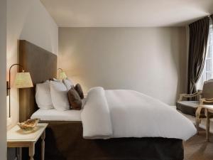 Luxury Manoir room in Domaine La Butte aux Bois