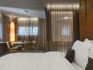Luxury Country House room in Domaine La Butte aux Bois