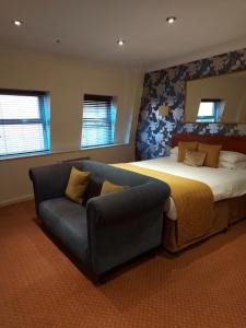 Feature Double Room room in Red Lion Hotel