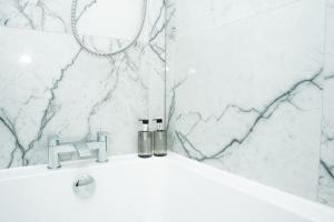 Stunning home in York - Free Wifi & Parking - Close to Racecourse & City Centre