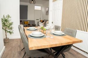 Stunning home in York - Free Wifi & Parking - Close to Racecourse & City Centre