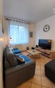 Le calme au centre-ville dans une cour intérieure, avec place de parking privée