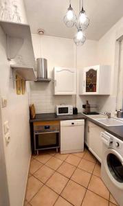 Le calme au centre-ville dans une cour intérieure, avec place de parking privée