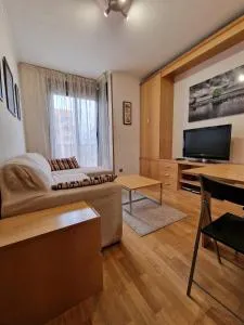 Samaniego, piscina y garaje junto Cívitas Metropolitano y aeropuerto - Coslada