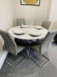 Serenity By The Sea, Stylish Two Bedroom Apartment Near The Beach, South Shields