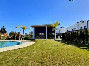 Close to the marina and beaches of Sotogrande, experience sophistication in this contemporary four-bedroom frontline golf townhouse in the San Roque Club - San Roque