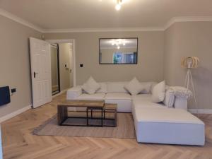 New 2 Bedroom Appartment In Manchester - Stretford - Old Trafford Close to Football-Cricket Ground & City Centre