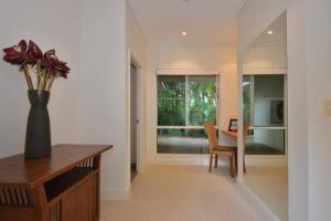 Plantation House - private 4 bedroom beachfront retreat