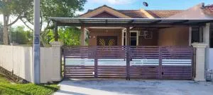 Coklat Homestay Teluk Kemang Port Dickson - Kampong Si Ginting