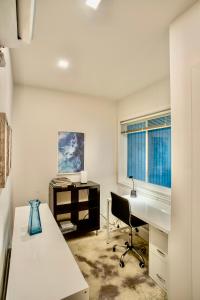 Walk to Wilton Drive - Spacious & Quiet Villa #2 HOT TUB!