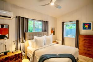 Walk to Wilton Drive - Spacious & Quiet Villa #2 HOT TUB!