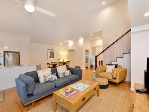 Beach Villa - a Short Walk to Town & Beach - Port Douglas