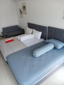 Anderson Apartment Pakuwon Mansion 1 by Shinzhouz