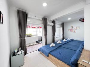 Phòng Ngủ Tập Thể Cho Cả Nam Và Nữ (Mixed Dormitory Room)