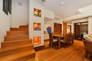 Cowrie House - Luxury 4 Bedroom Beachfront Home