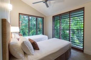 Leilani Tiare - stylish villa on Four Mile Beach