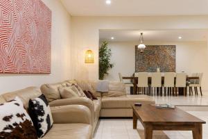 17 Solander Blvd - Beachside home sleeps 14 guests