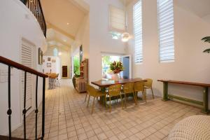 The Condo - A Spacious Villa Near Beach and Town