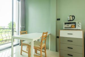 The River Palm Resort