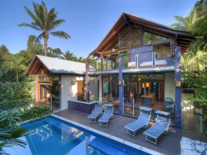 32 Beachfront Mirage - 4 Bedroom Luxury House