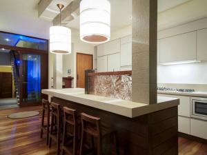 32 Beachfront Mirage - 4 Bedroom Luxury House