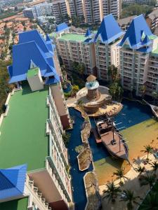 Grand Caribbean Condo Pattaya pool access