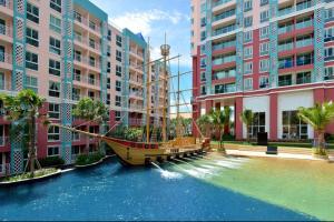 Grand Caribbean Condo Pattaya South pool access