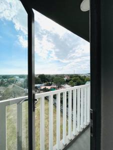 *WV 1 Minimalist Studio