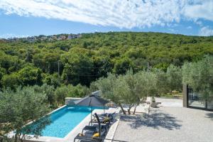 Casa Anonima by Briskva