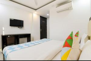 Anand Mukesh Residency