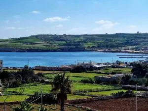 Peaceful penthouse with views 3 min walk to the beach - Il-Maħsel