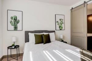 Modern CozySuites on the Town Lake waterfront 16