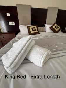Hartebeespoort Upmarket Pond Villa