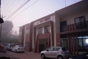 NEW MOUNT RESIDENCY
