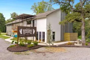 Bigfoot Hideout - Combs