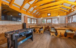 4 Bedroom Nice Home In Begovo Razdolje