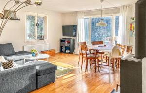 Nice Home In Linderöd With Wifi