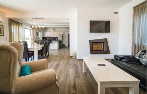 Stunning Home In Skuncini Stani 