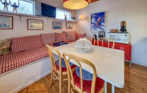 Lovely Home In Hönö With Harbor View