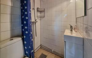 Lovely Home In Hönö With Harbor View