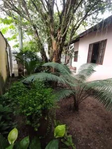 Casa 2 qtos, sendo suíte com cama Queen ar condicionado - 瓜皮米林