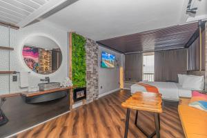 Ocean Front Queen Suite With Panoramic Views! - Compass Cove Unit 964