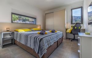 Lovely Home In Reburici, Trget