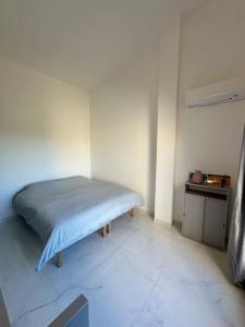 T2 Duplex climatisé et rénové avec terrasses - Hyères Port