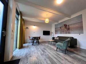 One-Bedroom Apartment room in Loskade 45