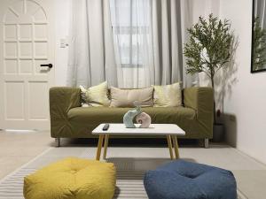 15 Secs to Beach-2BR w Kitchen & Newly Renovated