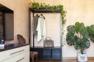 TWO SPACIOUS BEDROOMS 1 MINUTE TO METRO STOP